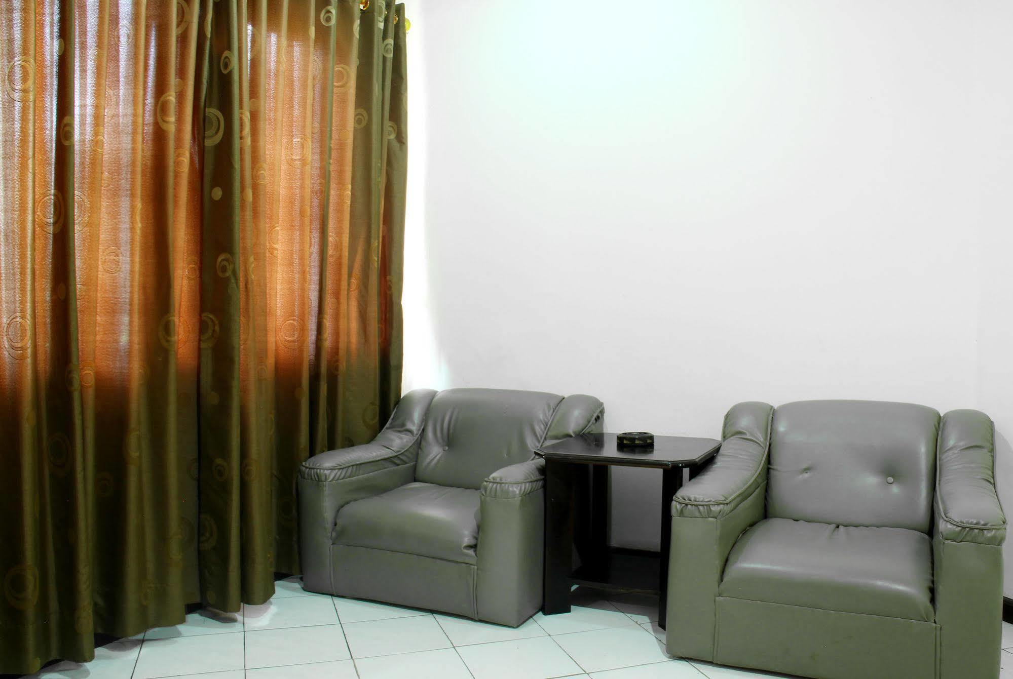 Oyo 3953 Hotel Catellya II Cipaku Bandung Exteriér fotografie