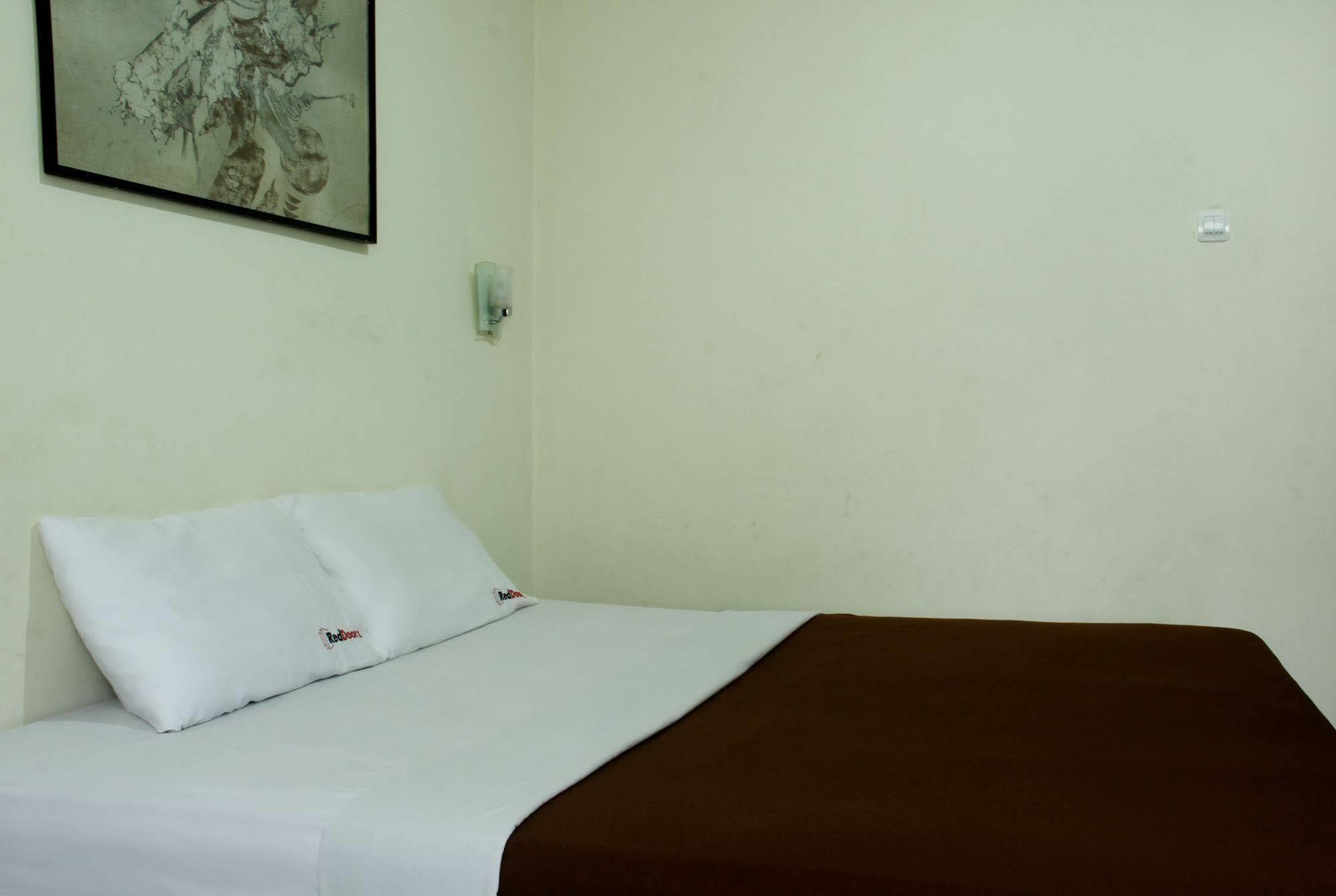 Oyo 3953 Hotel Catellya II Cipaku Bandung Exteriér fotografie