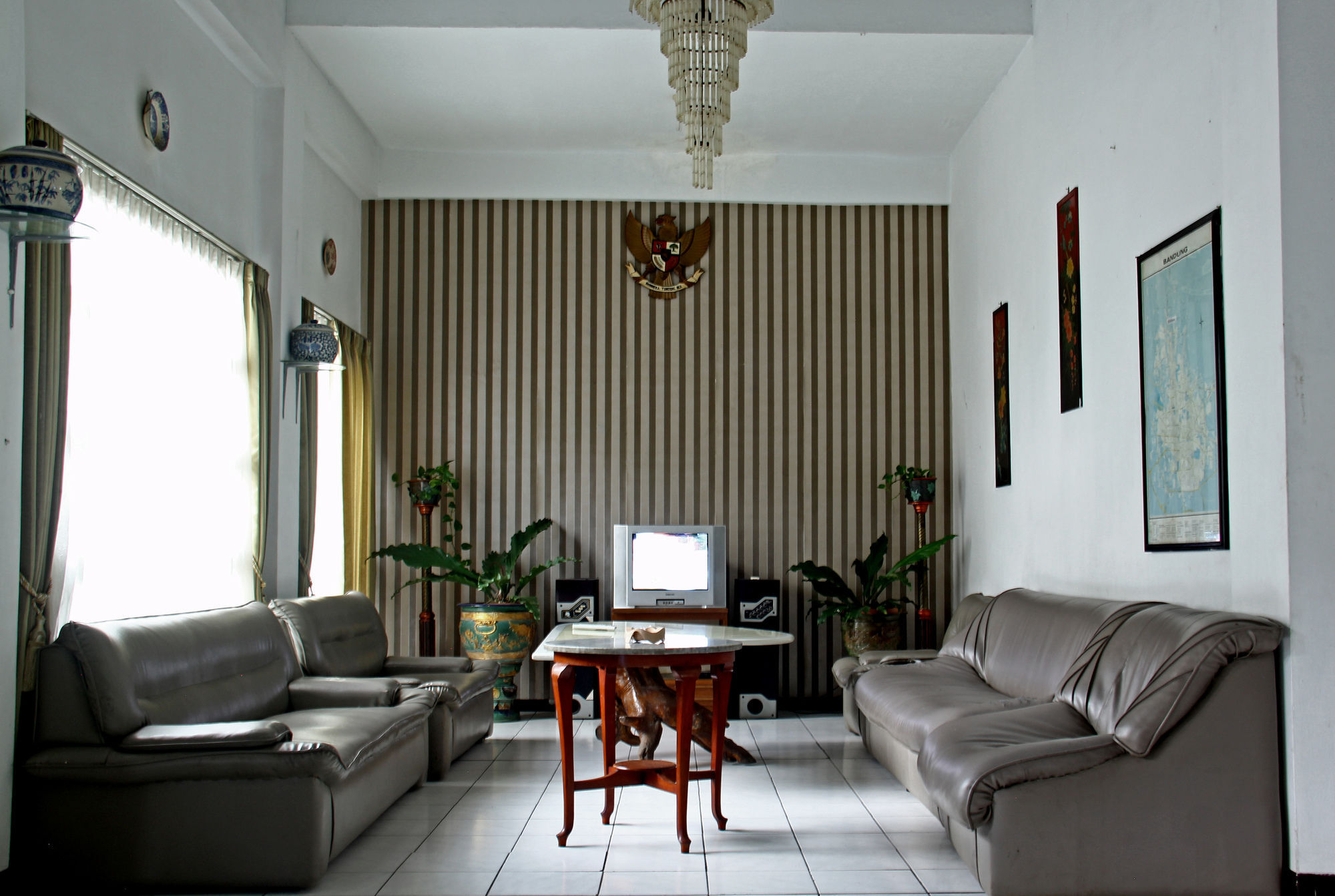 Oyo 3953 Hotel Catellya II Cipaku Bandung Exteriér fotografie